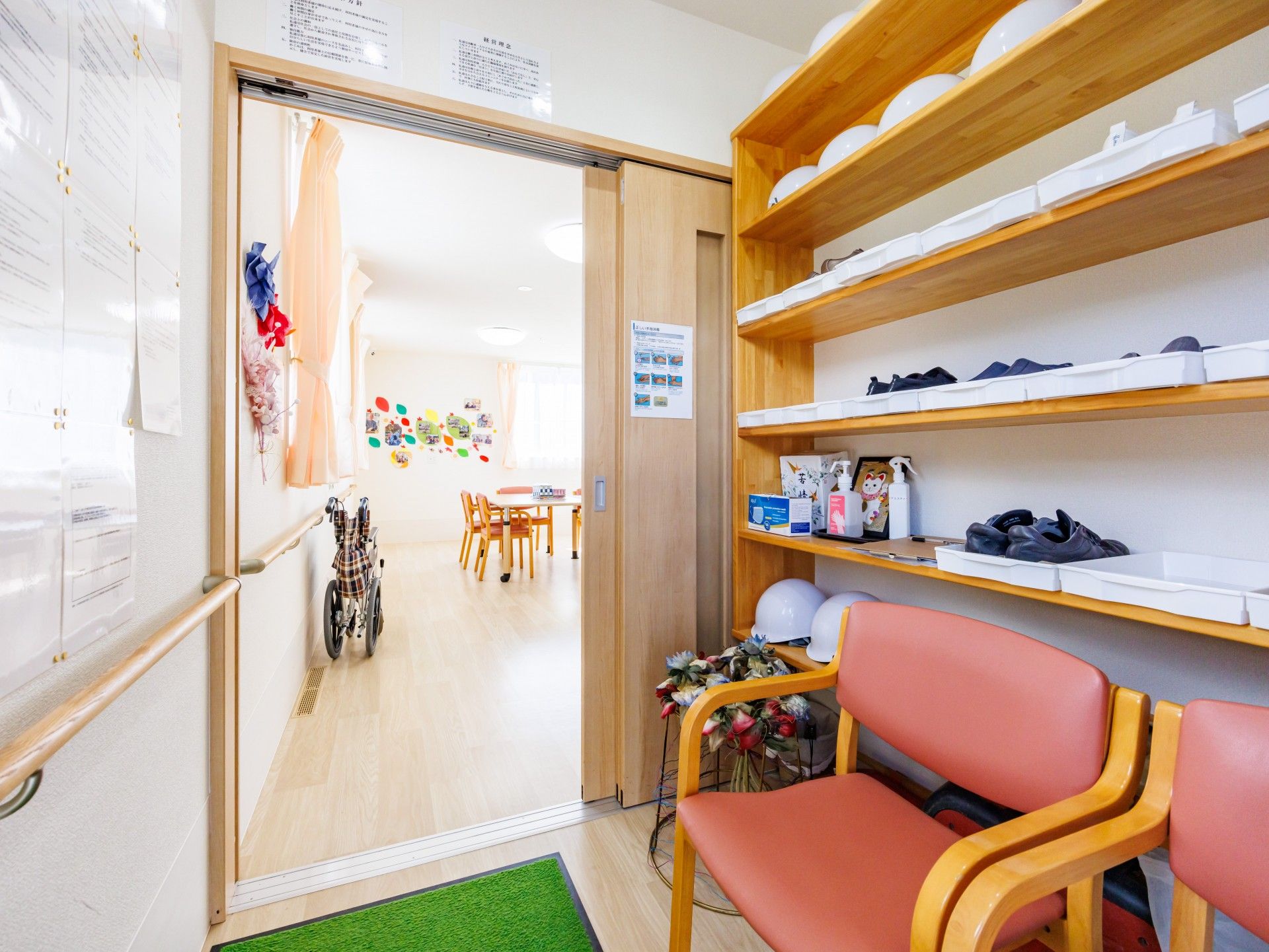 明るい部屋の入口