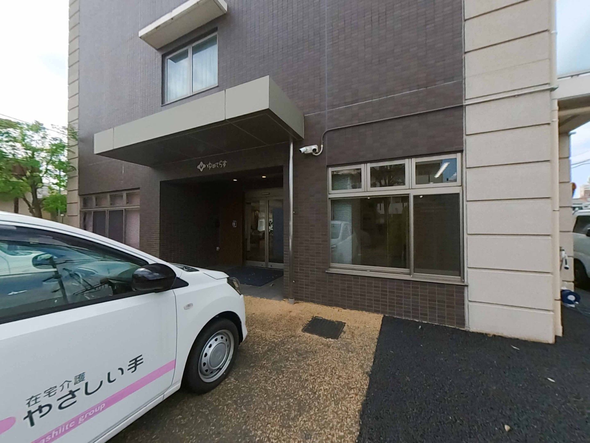 エントランスの外観