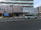 落ち着いた外観の建物