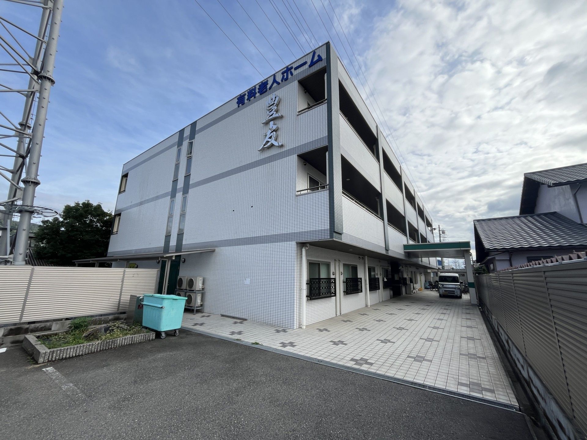 ゆったりとした玄関前