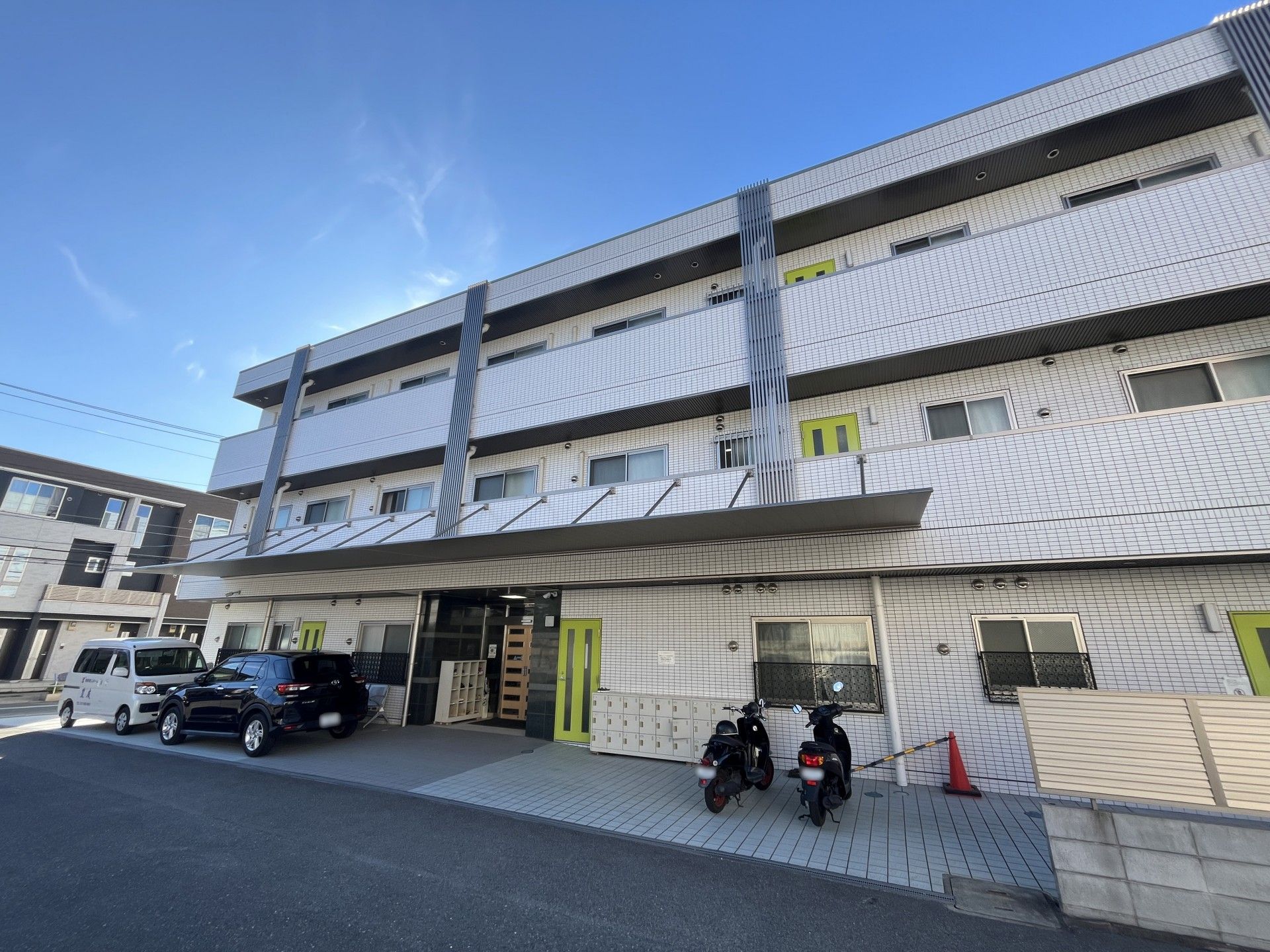 多世代共生の建物正面
