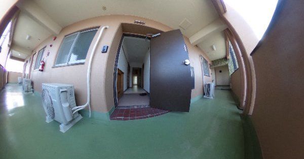 ゆったりとした廊下の風景