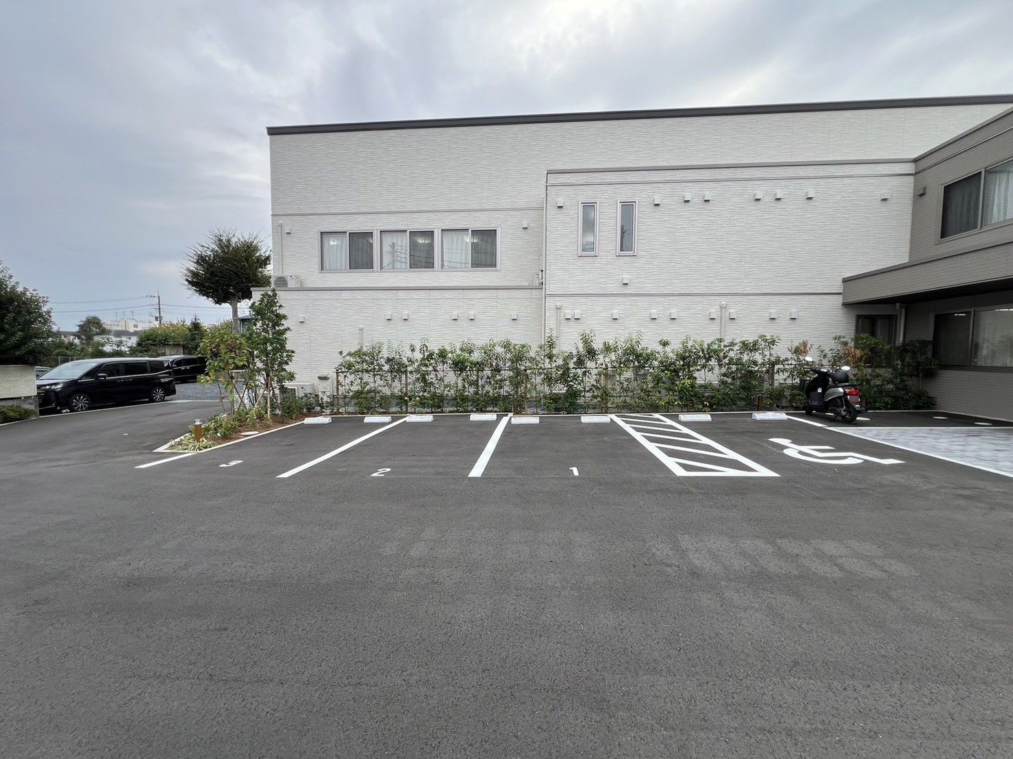 広々とした駐車場