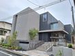 モダンな建物の外観