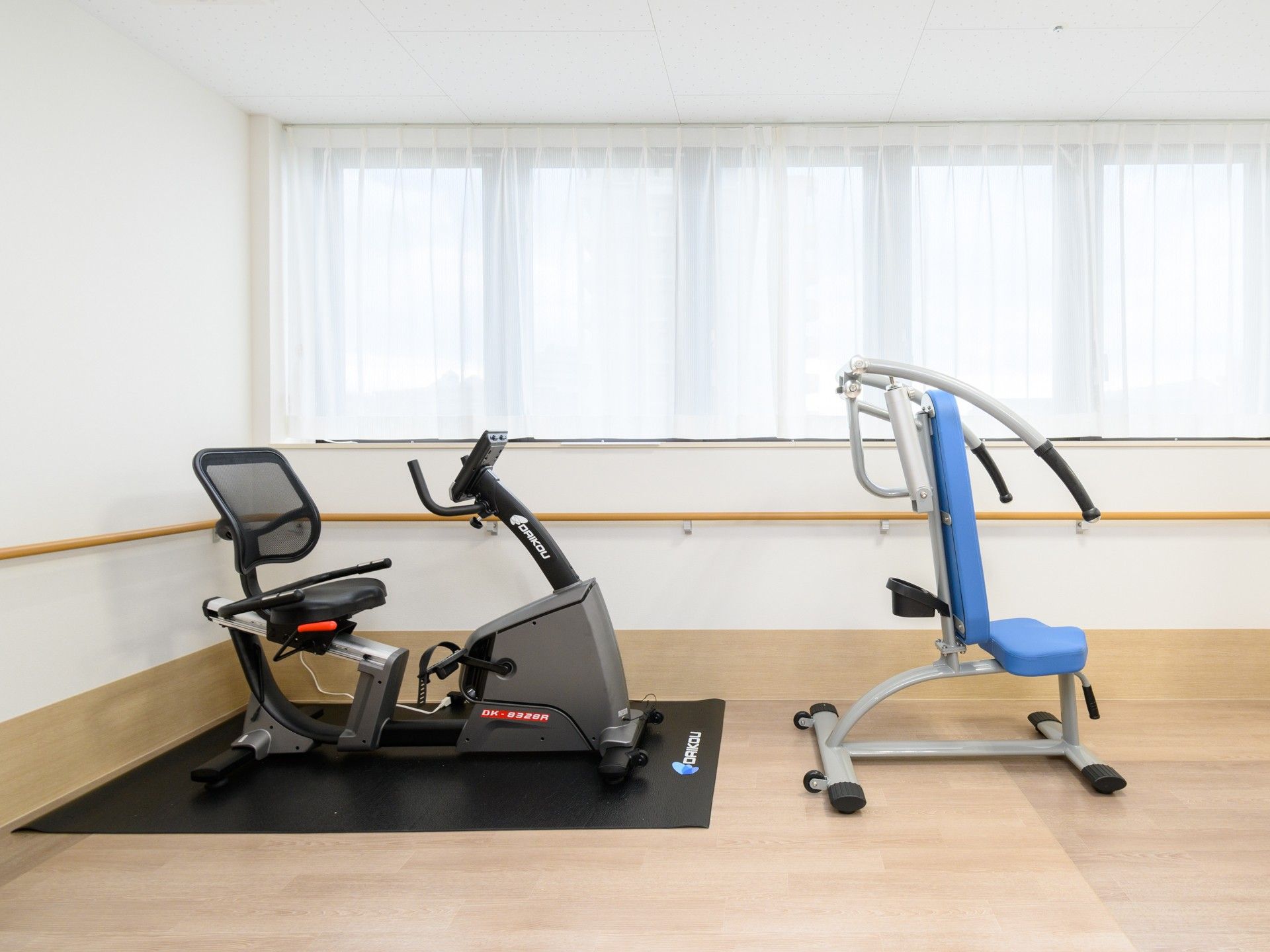 運動器具が置かれた部屋