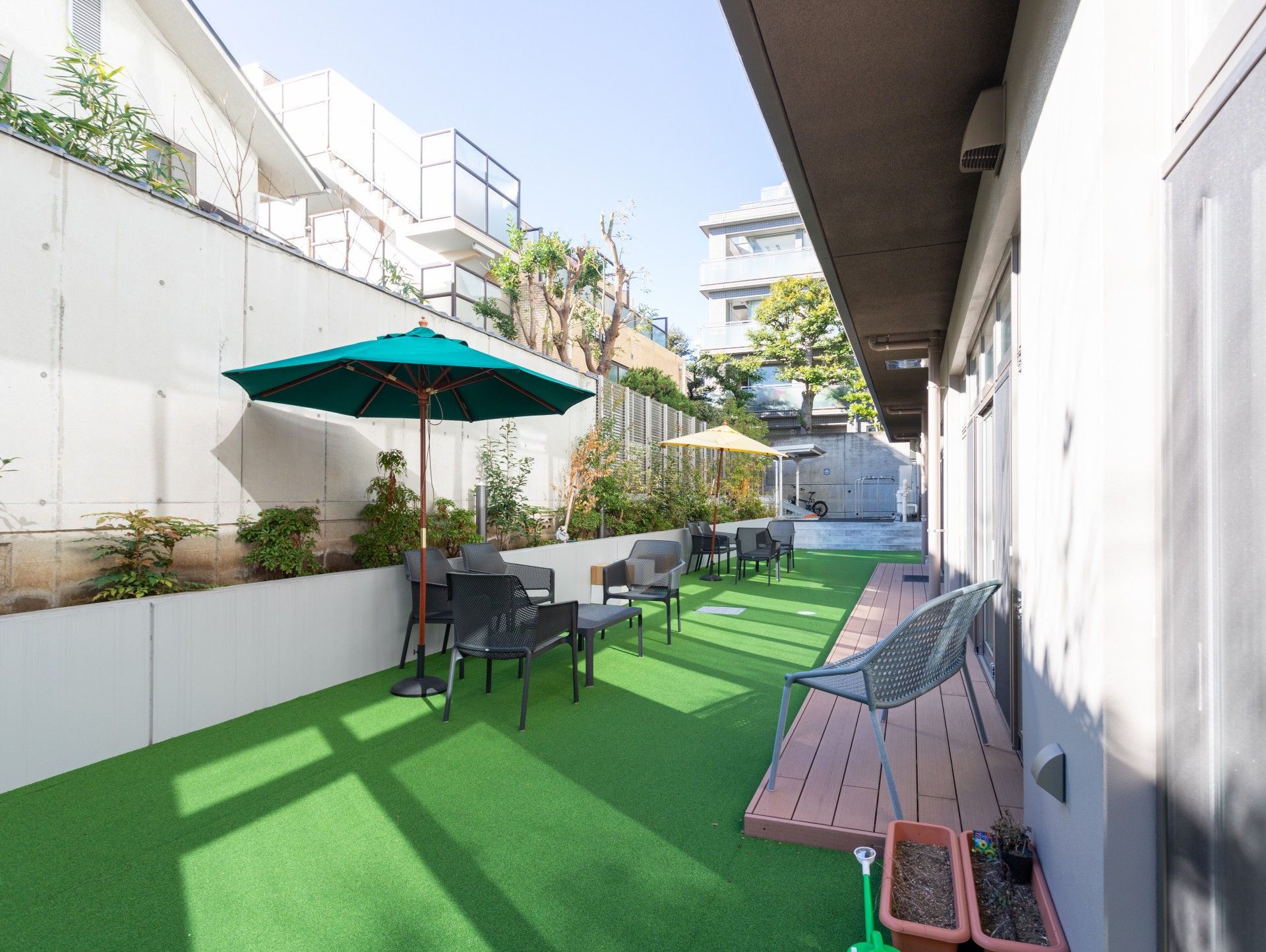 日差しの心地よいテラス