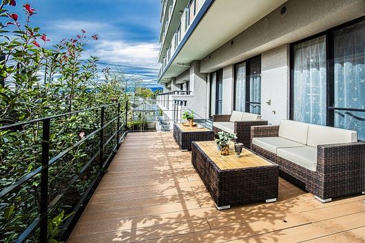 ダイニング併設のテラス