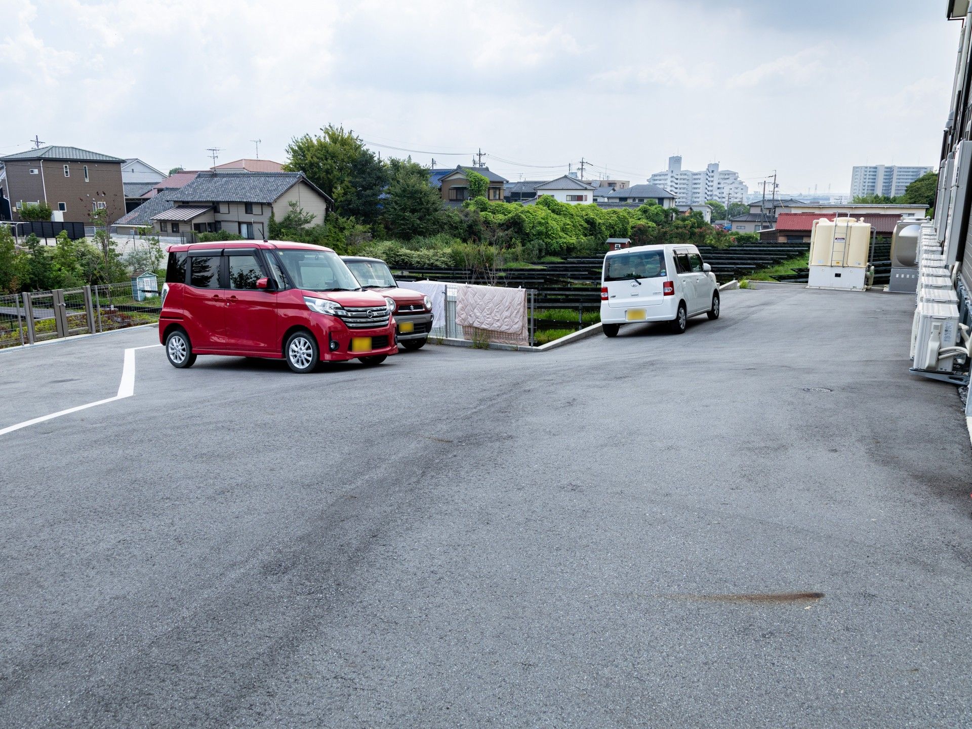 広々とした駐車場
