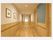 絵画が飾られている広くて長い廊下