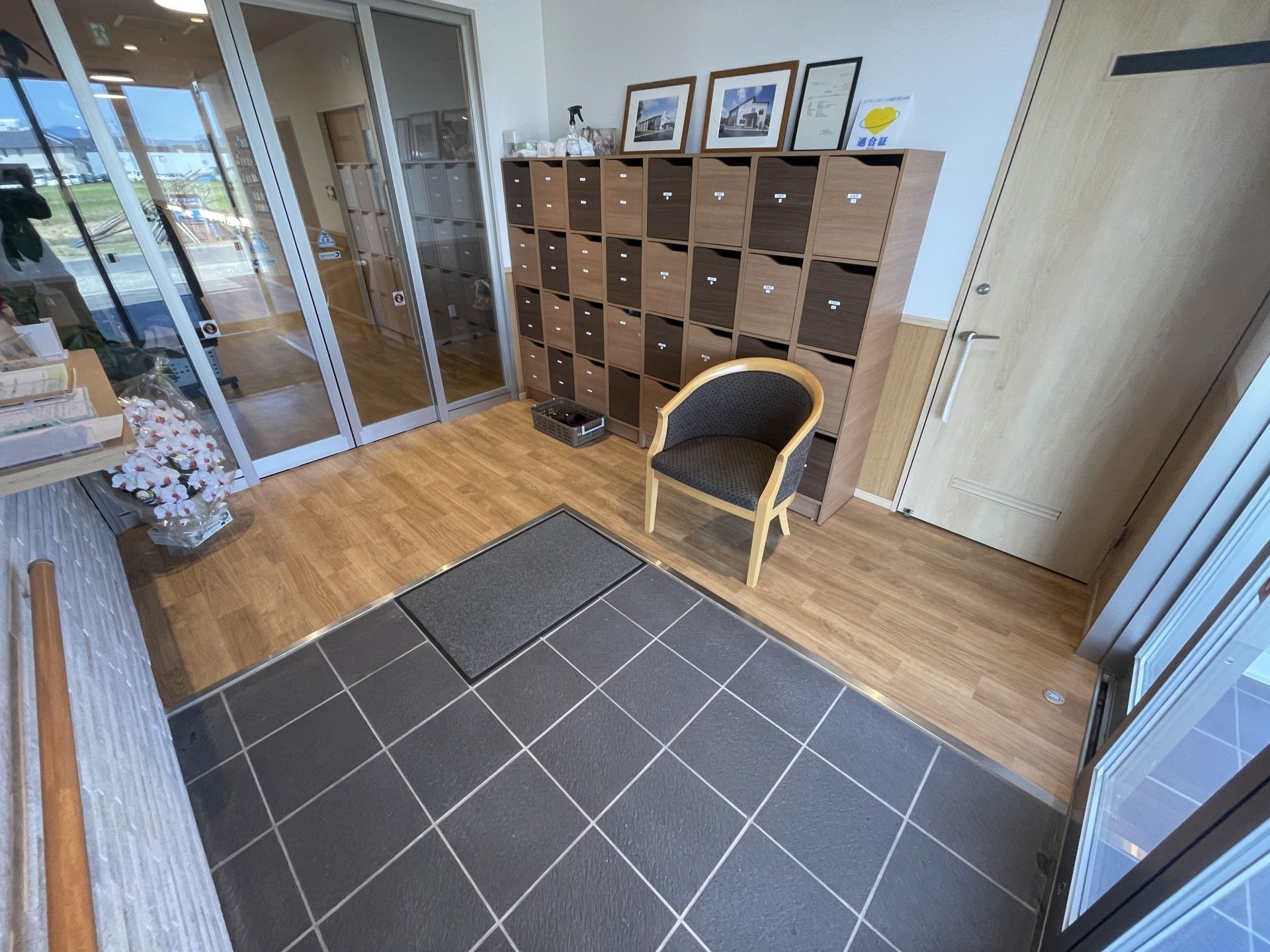 落ち着いた玄関スペース