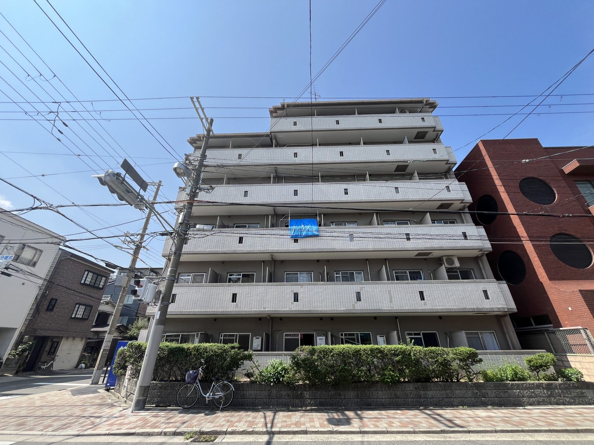 多階層の建物外観