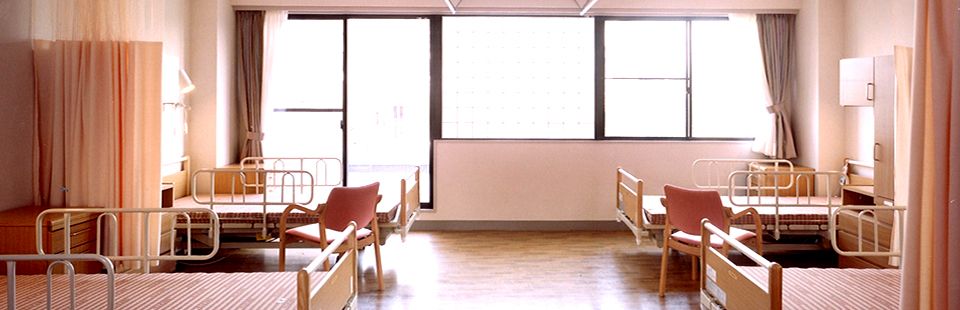 明るい居室の様子