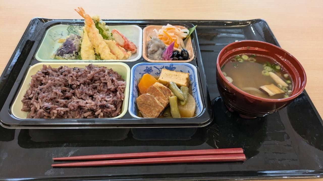 彩り豊かな食事の膳