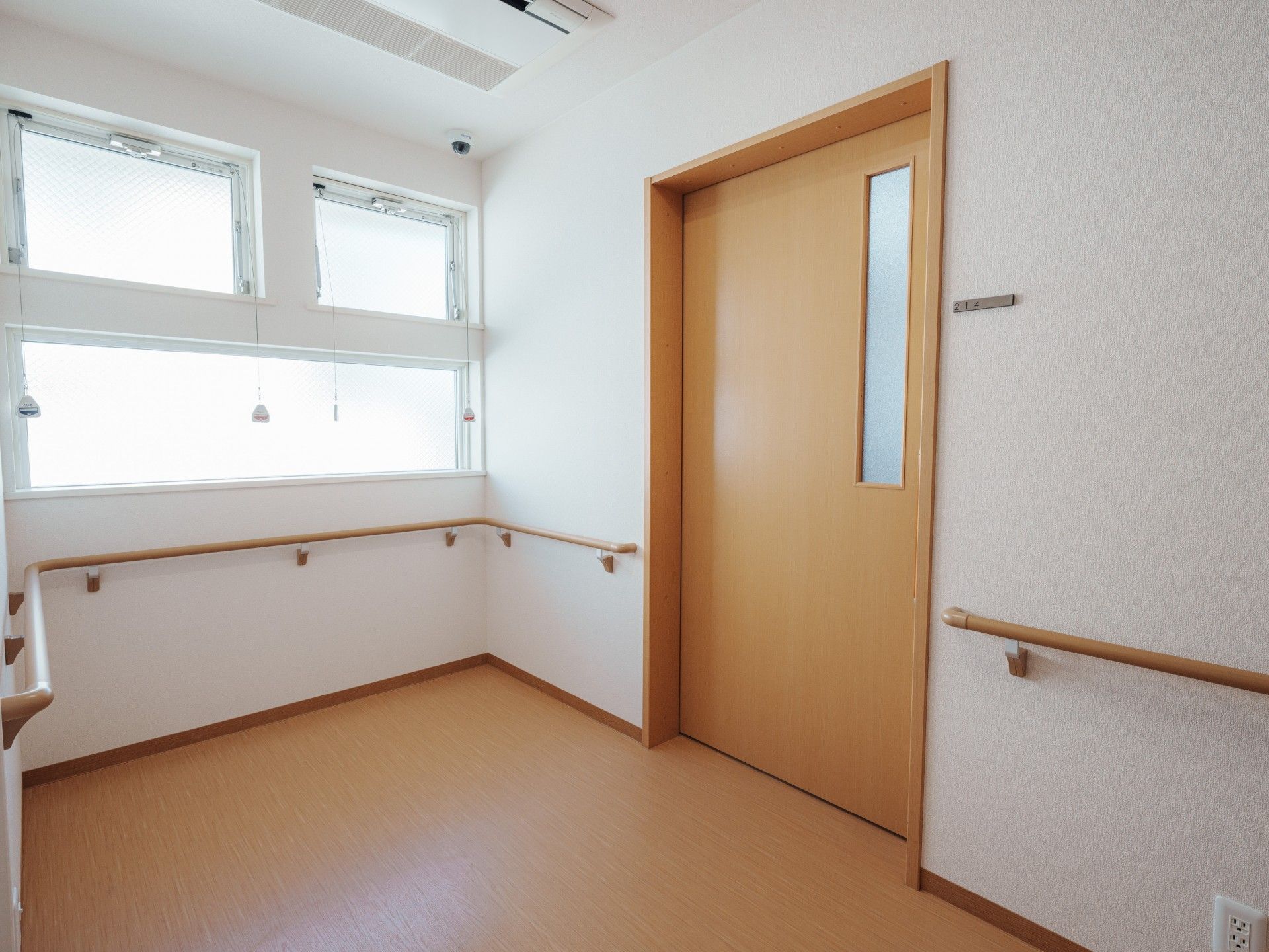手すり付きの廊下