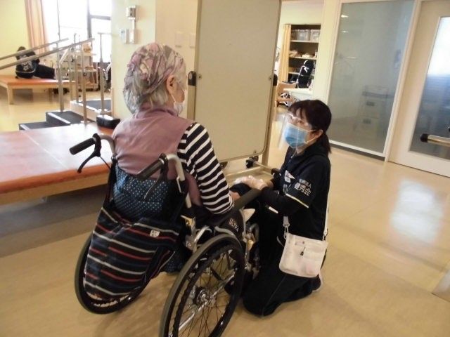 車椅子の方とスタッフの会話