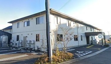 明るく広々とした施設外観