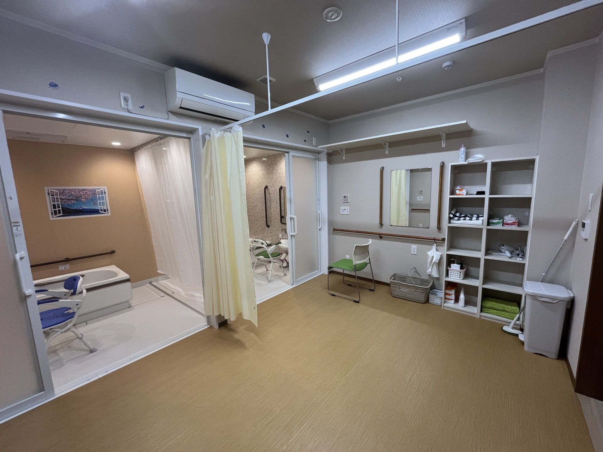 清潔な浴室と脱衣所