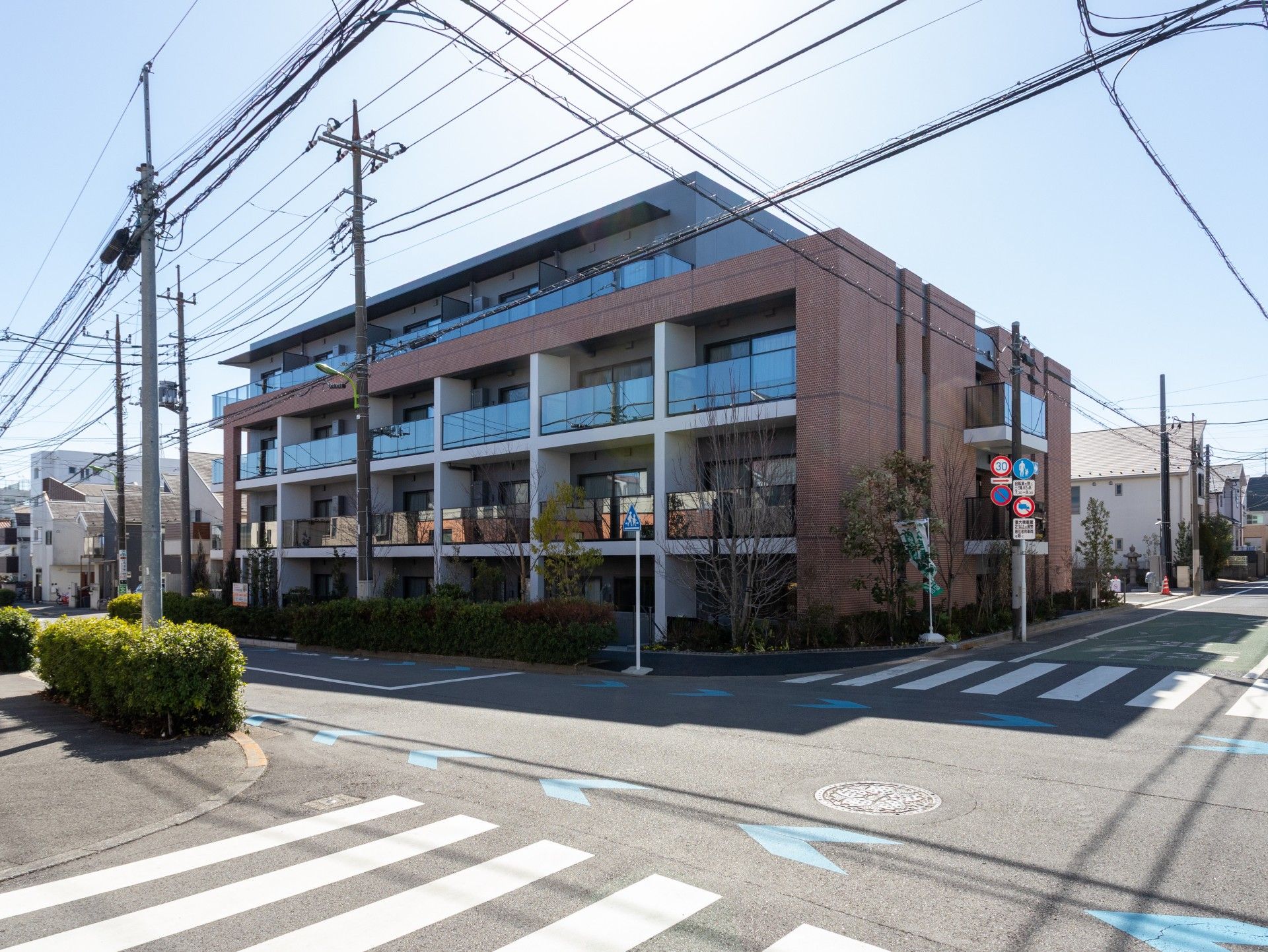 交差点に面した建物
