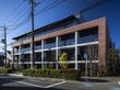落ち着いた外観の建物