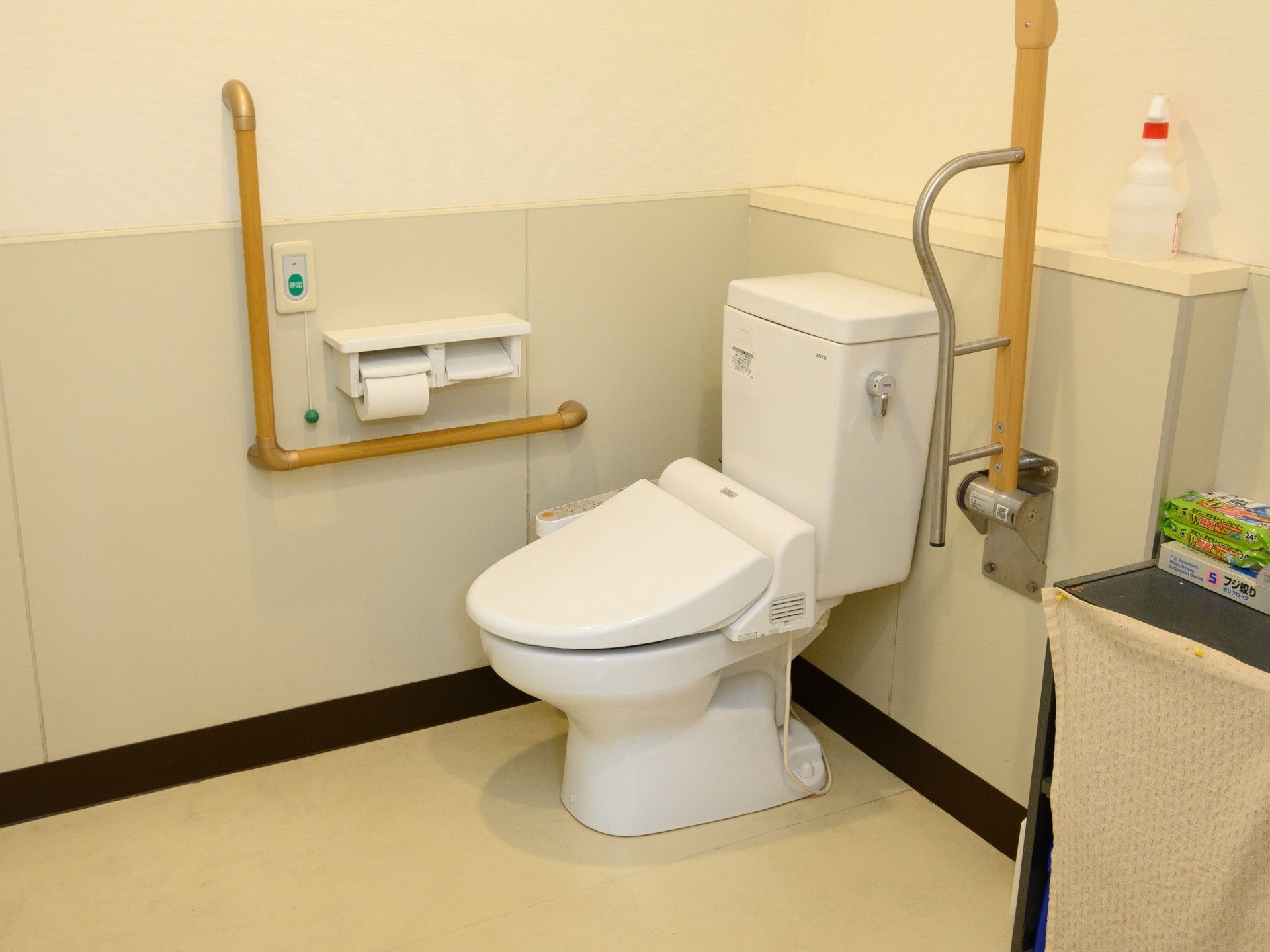 手すり付きトイレ設備