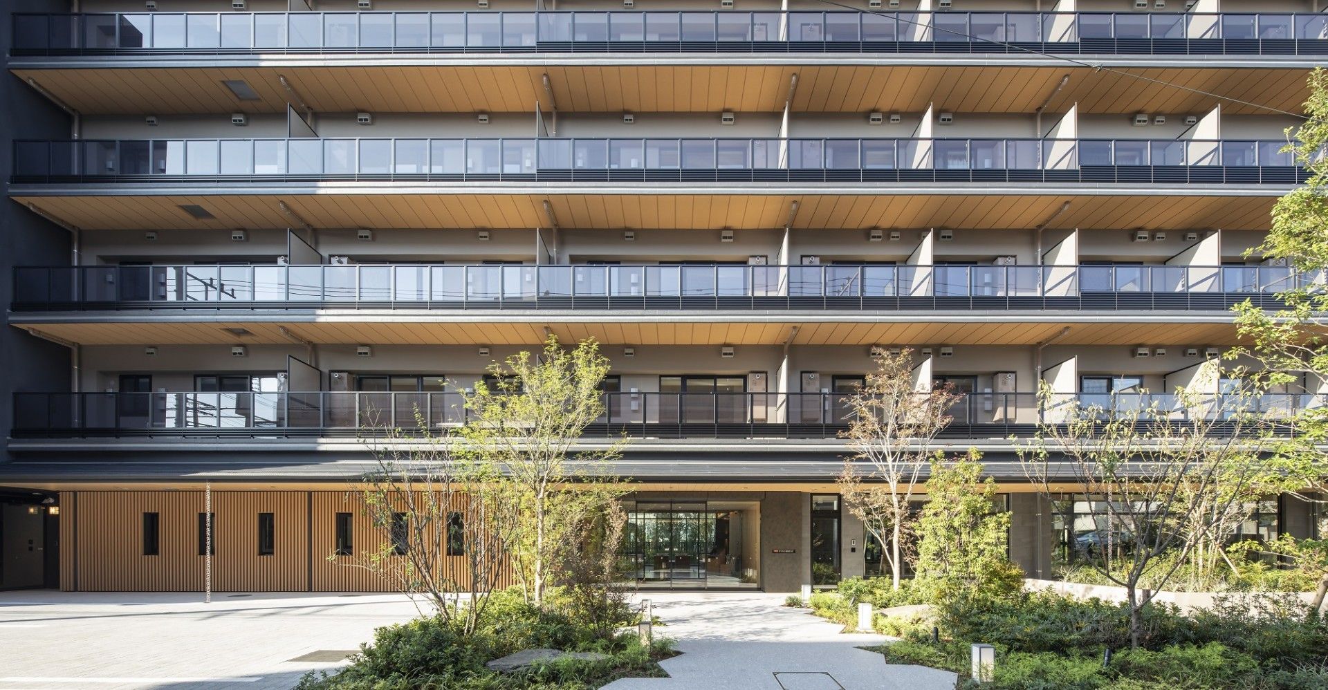 桜の咲くエントランス