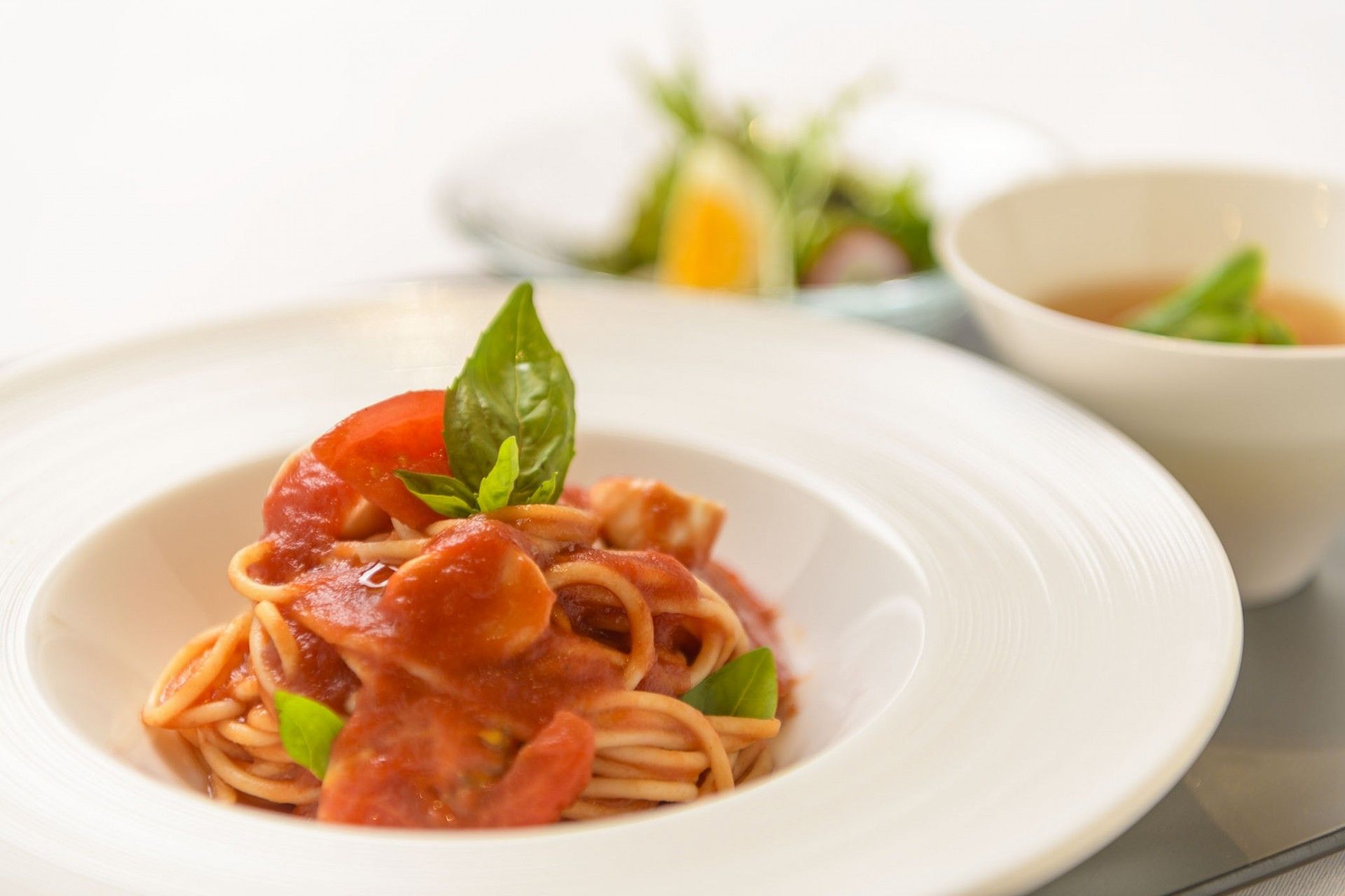 彩り豊かな食事の一例