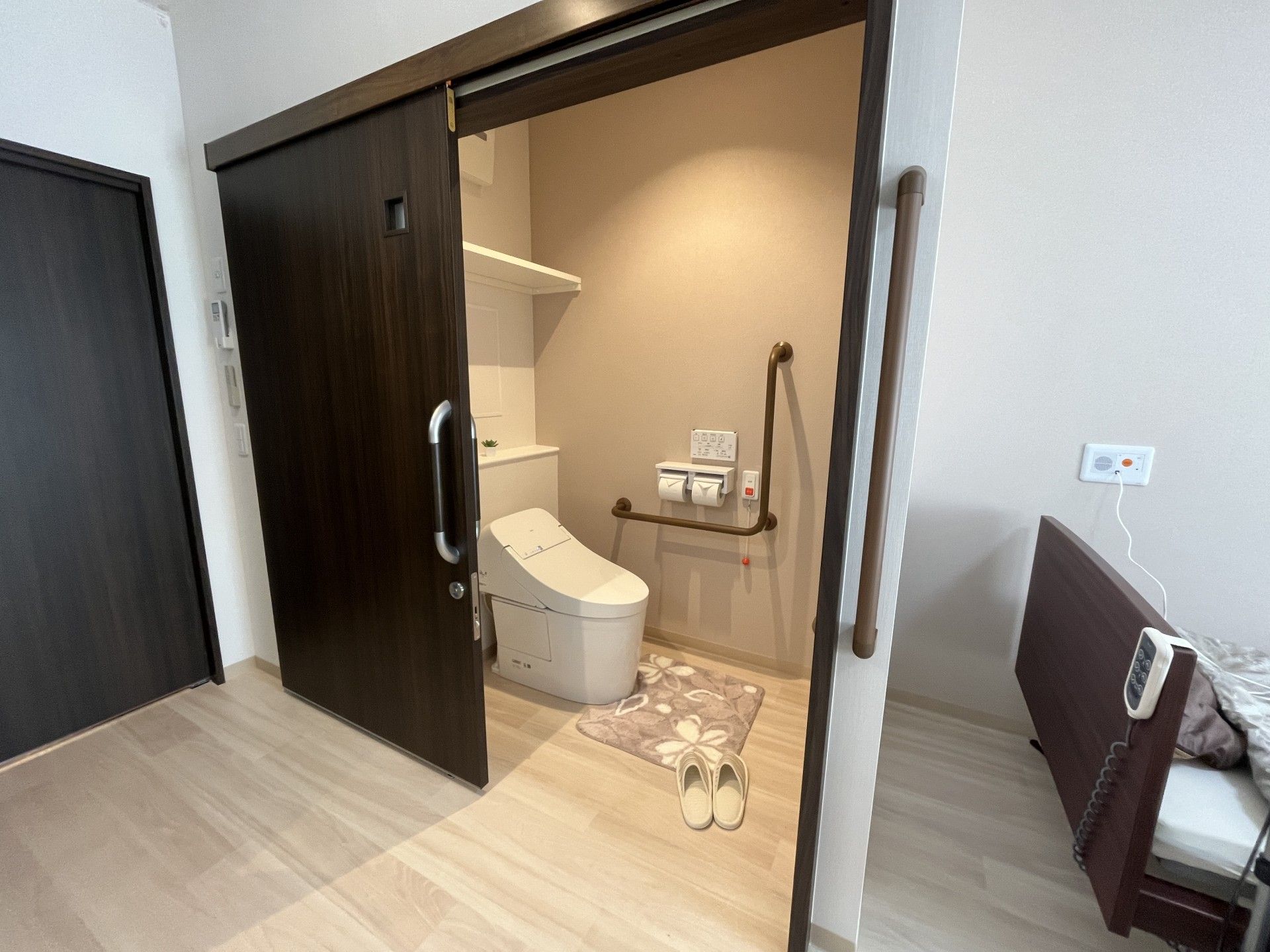 バリアフリーのトイレ空間