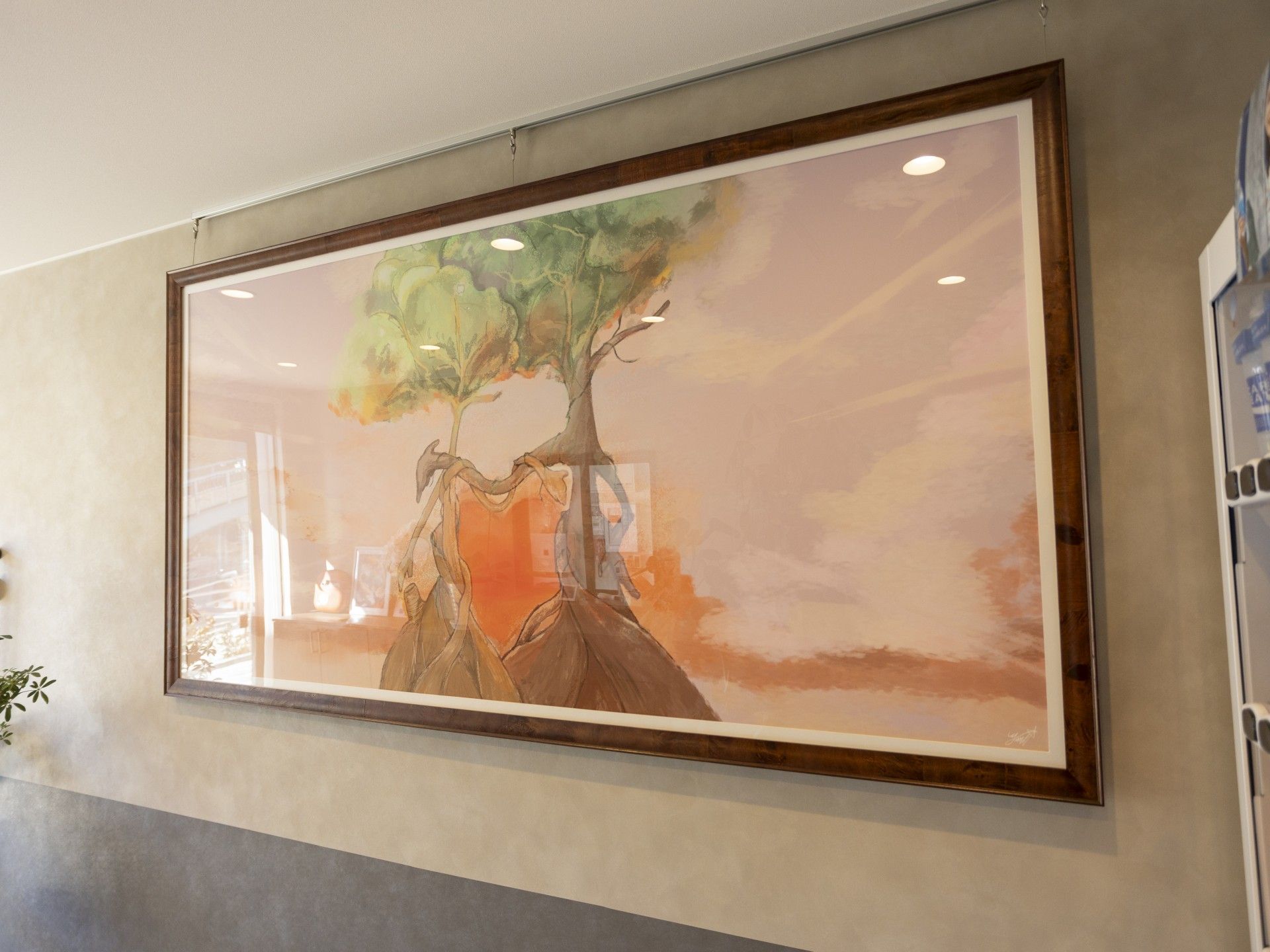 壁に飾られた絵画