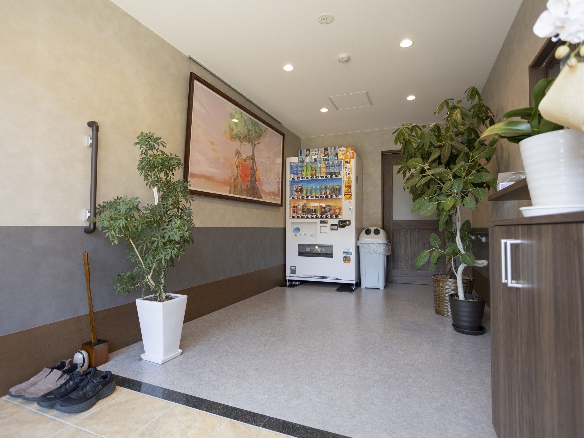 自動販売機のある廊下