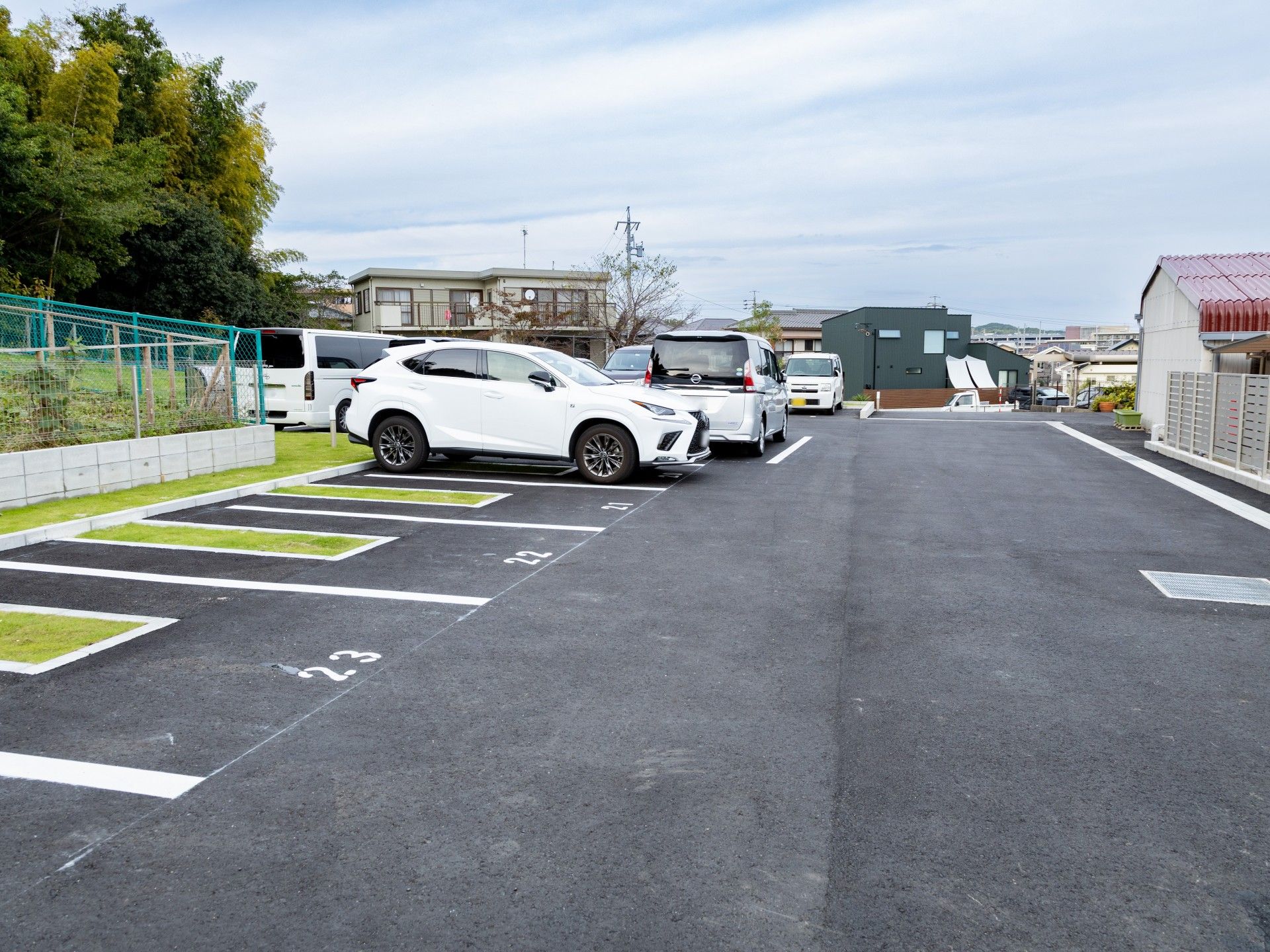 広々とした駐車場
