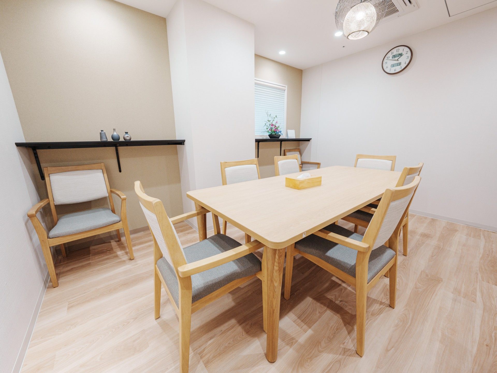 落ち着いた雰囲気の部屋