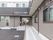 入り口が広い建物の正面