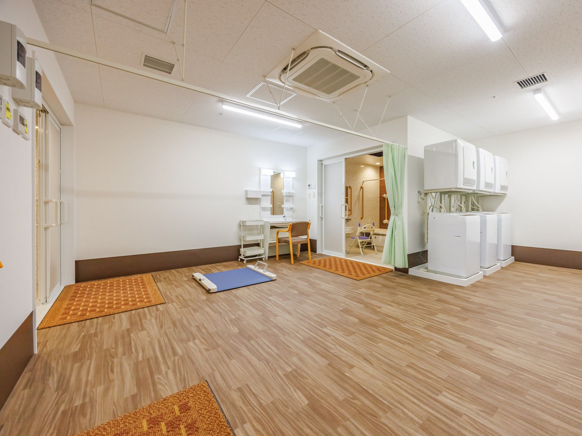 清潔な洗濯設備の部屋
