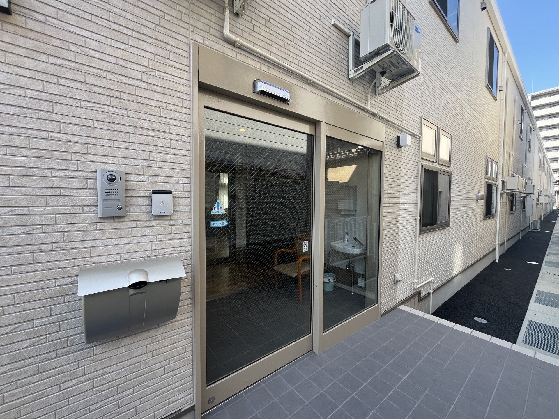 エントランスの外観