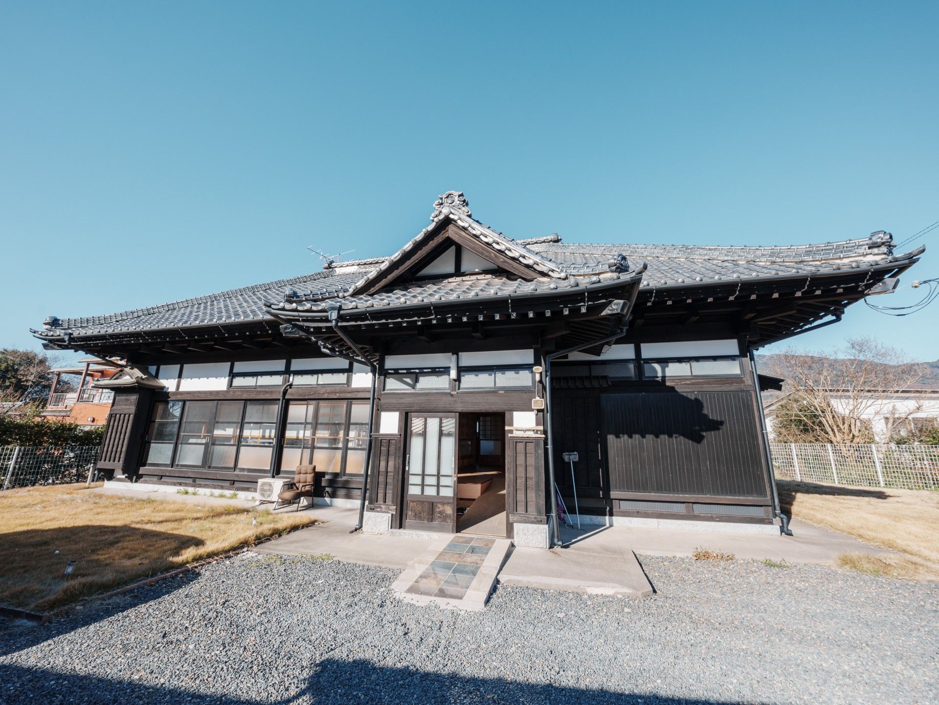 伝統的な日本家屋の外観
