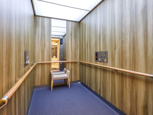 エレベーター内