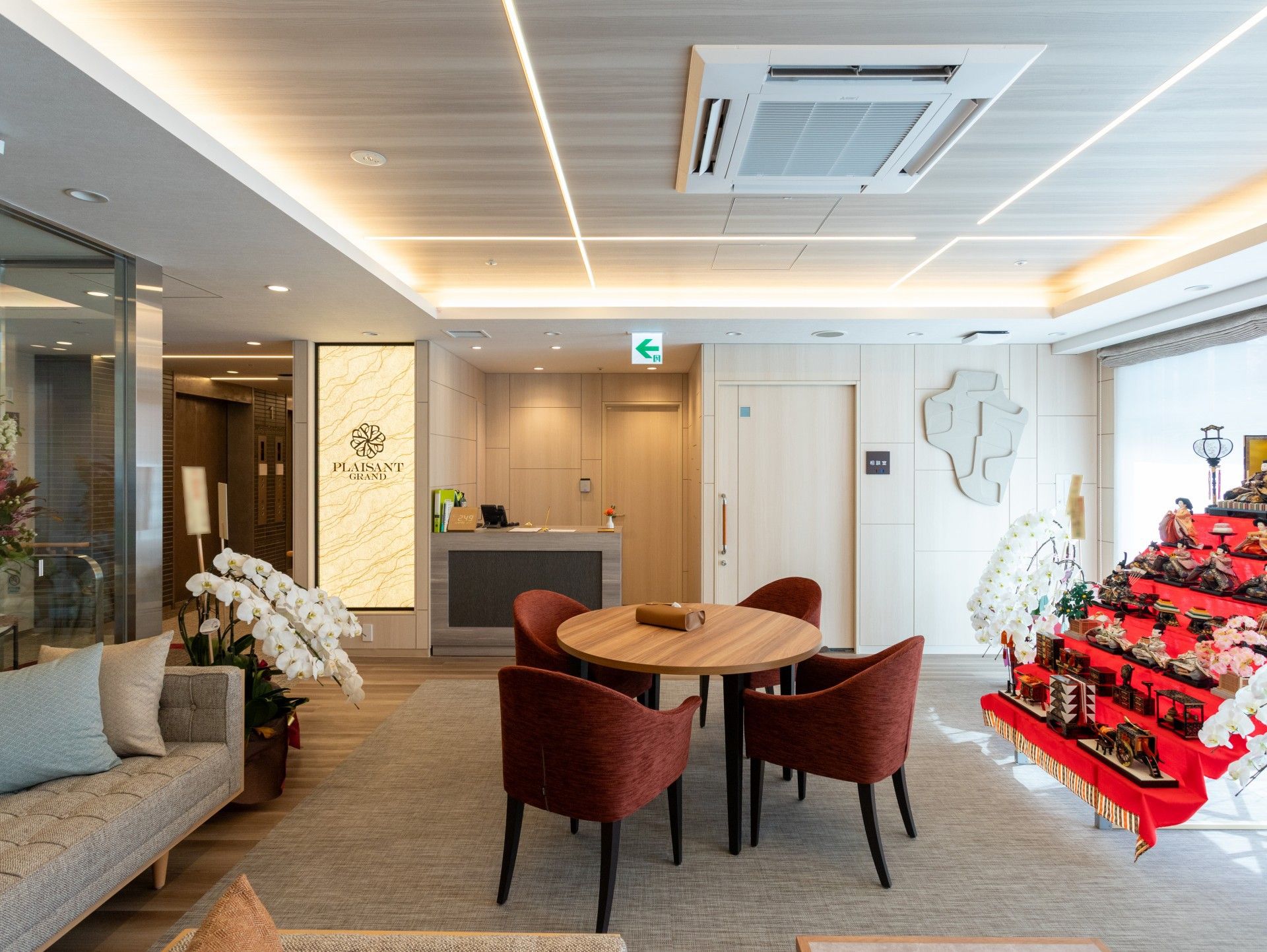 落ち着いた雰囲気の受付