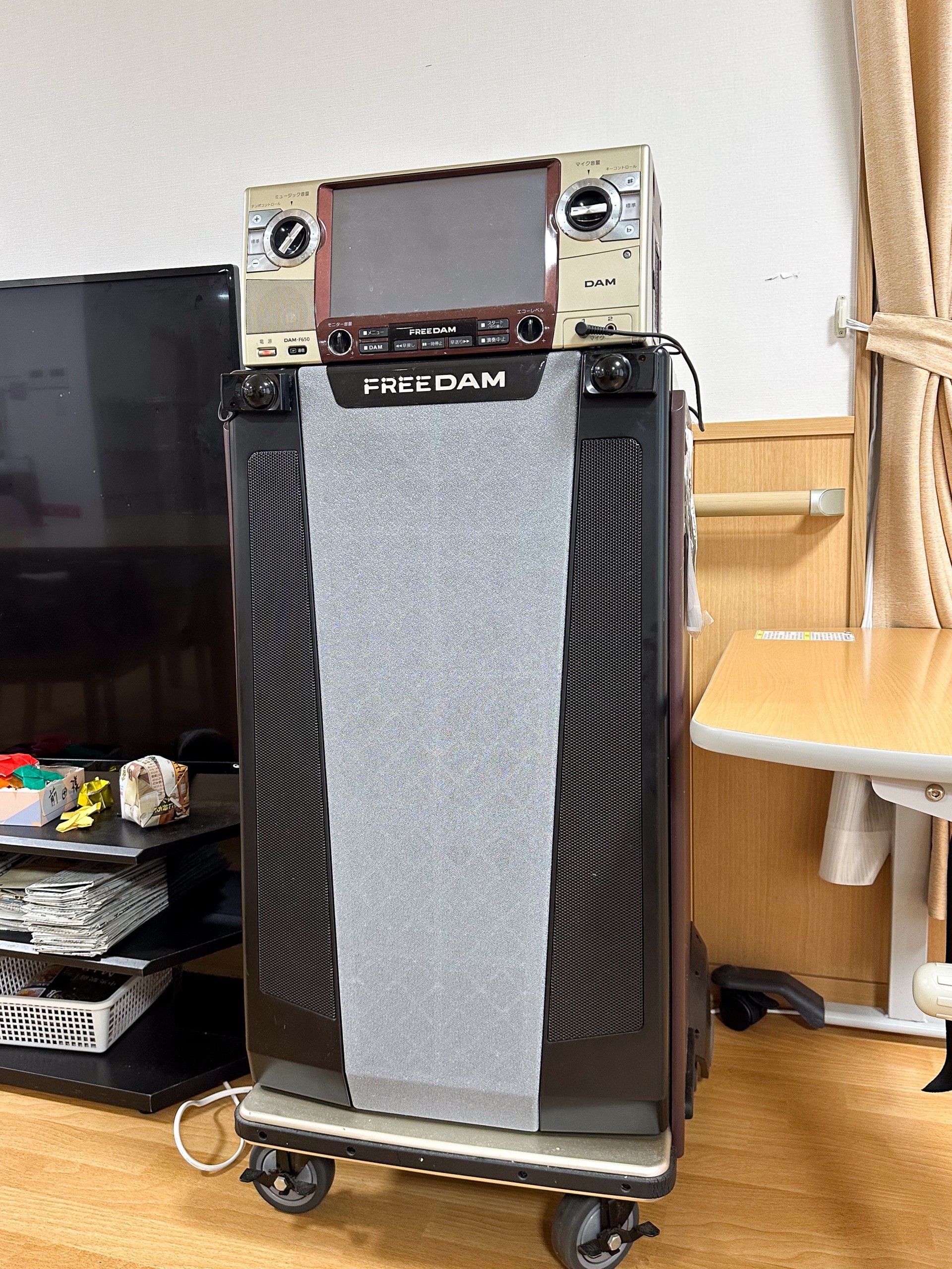カラオケ機器のある部屋