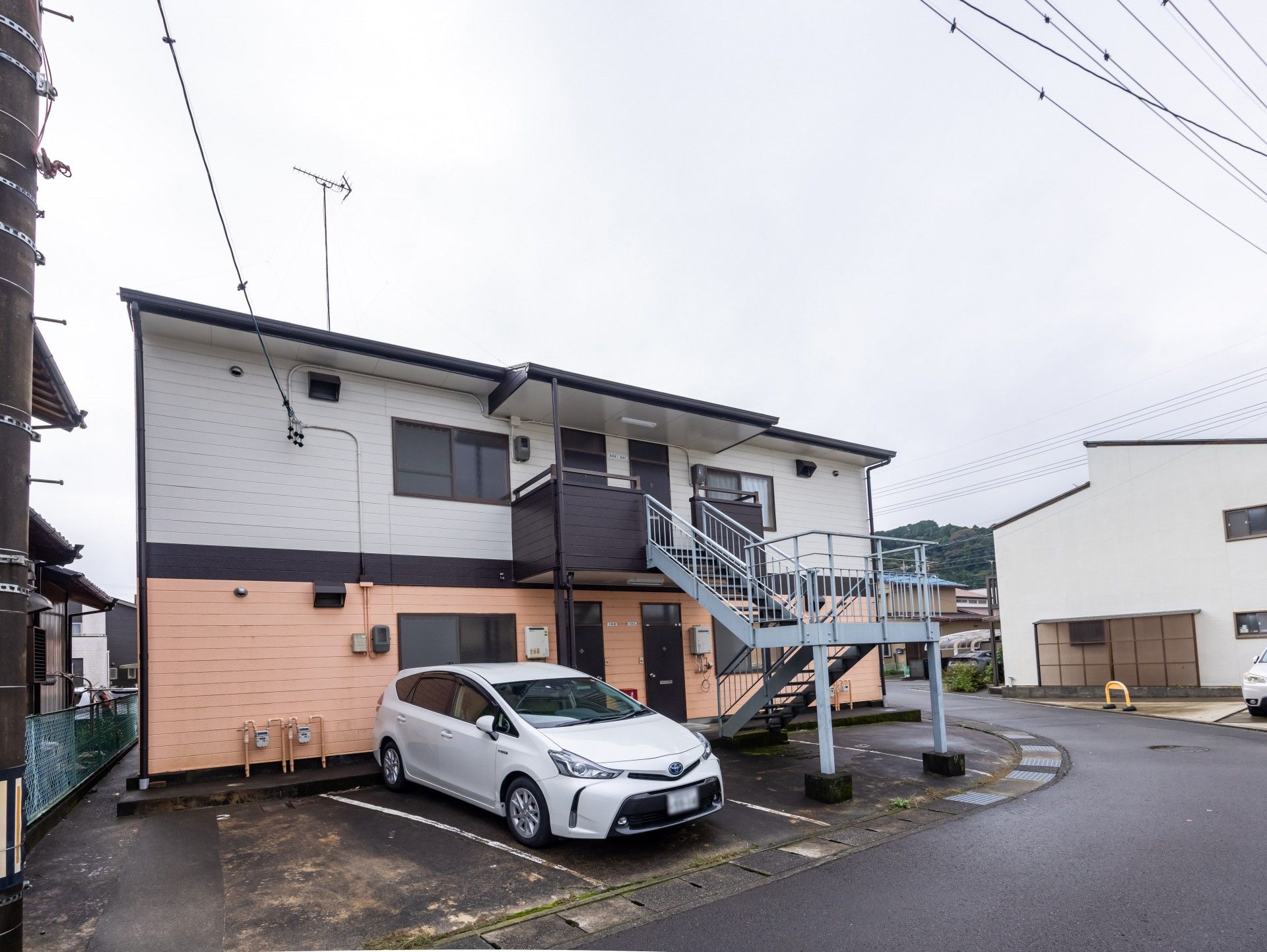 ゆったりとした外観の建物