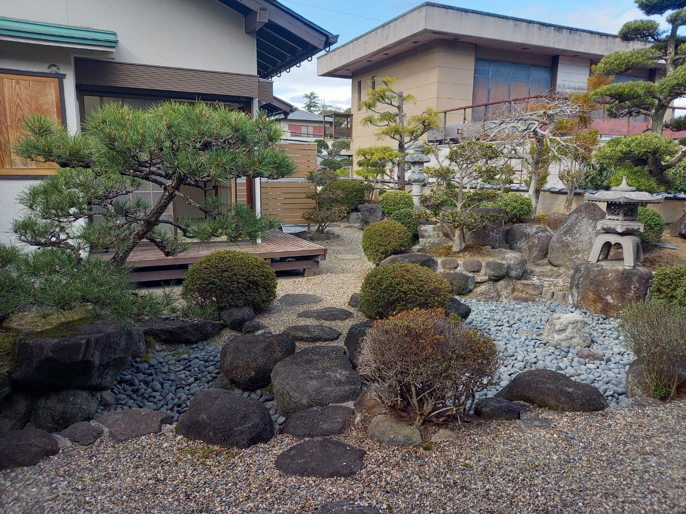 和風の美しい庭園