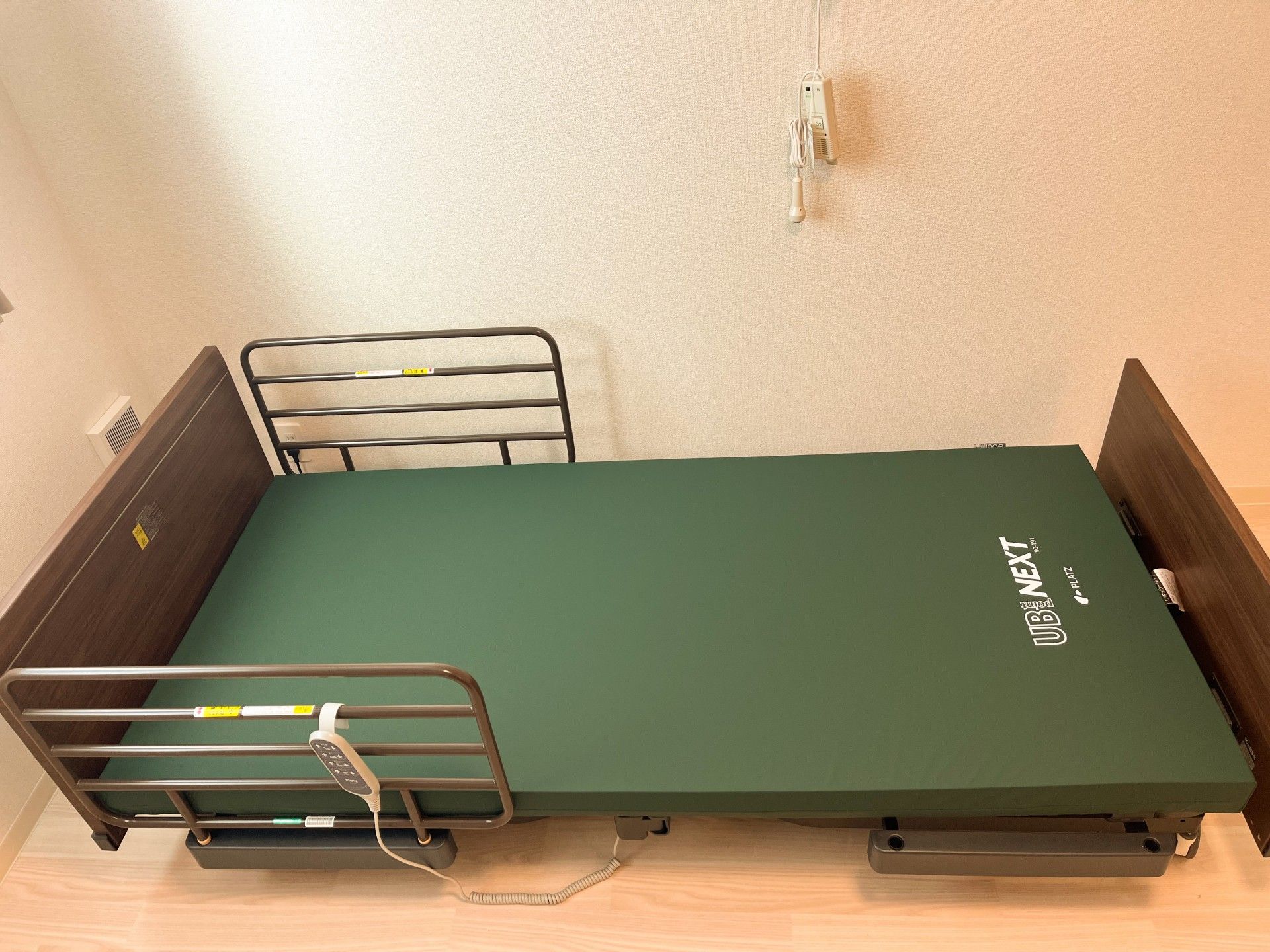 快適な電動ベッドの一室
