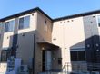 日差しが差し込む建物外観