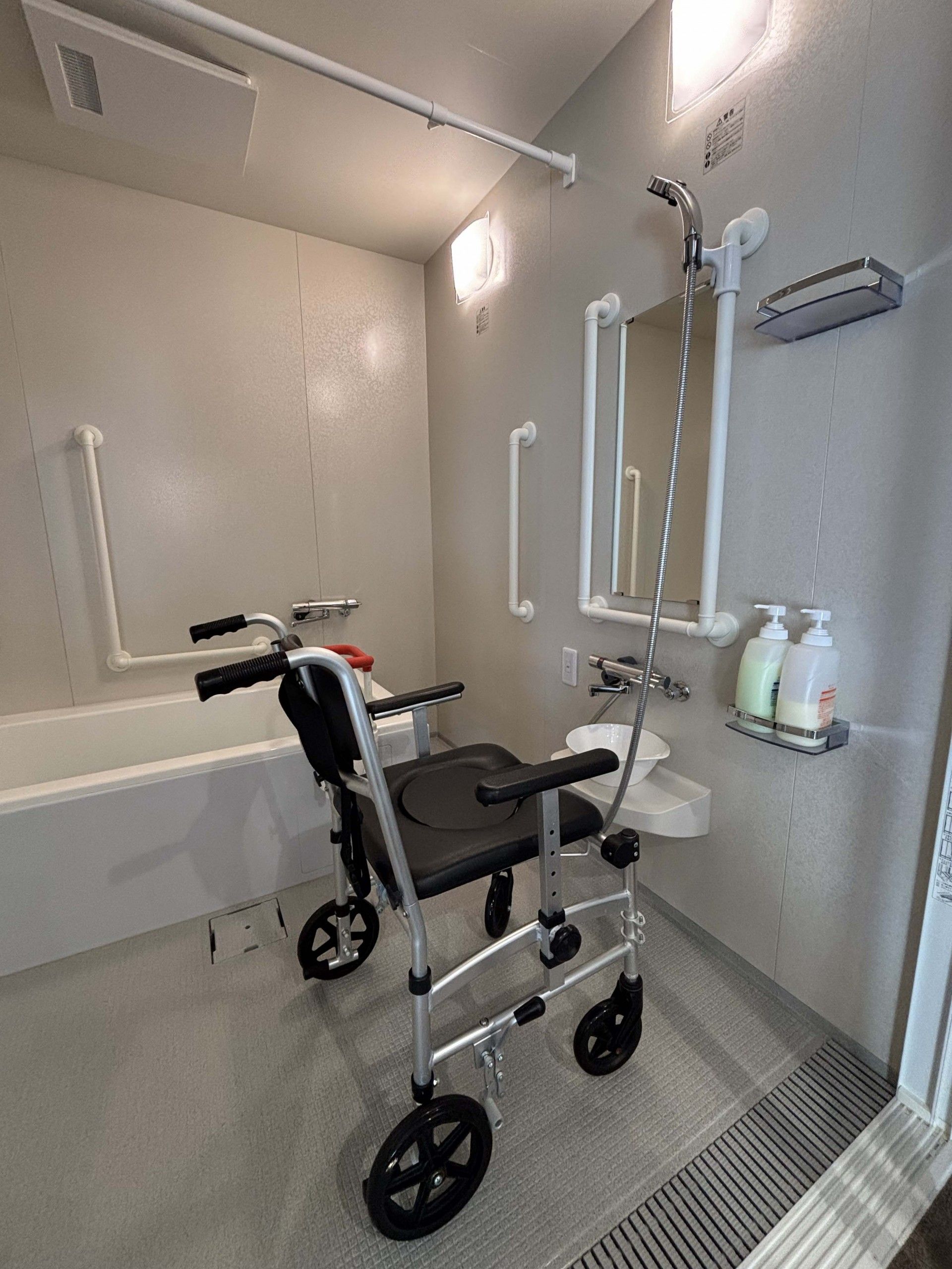 車椅子対応の浴室