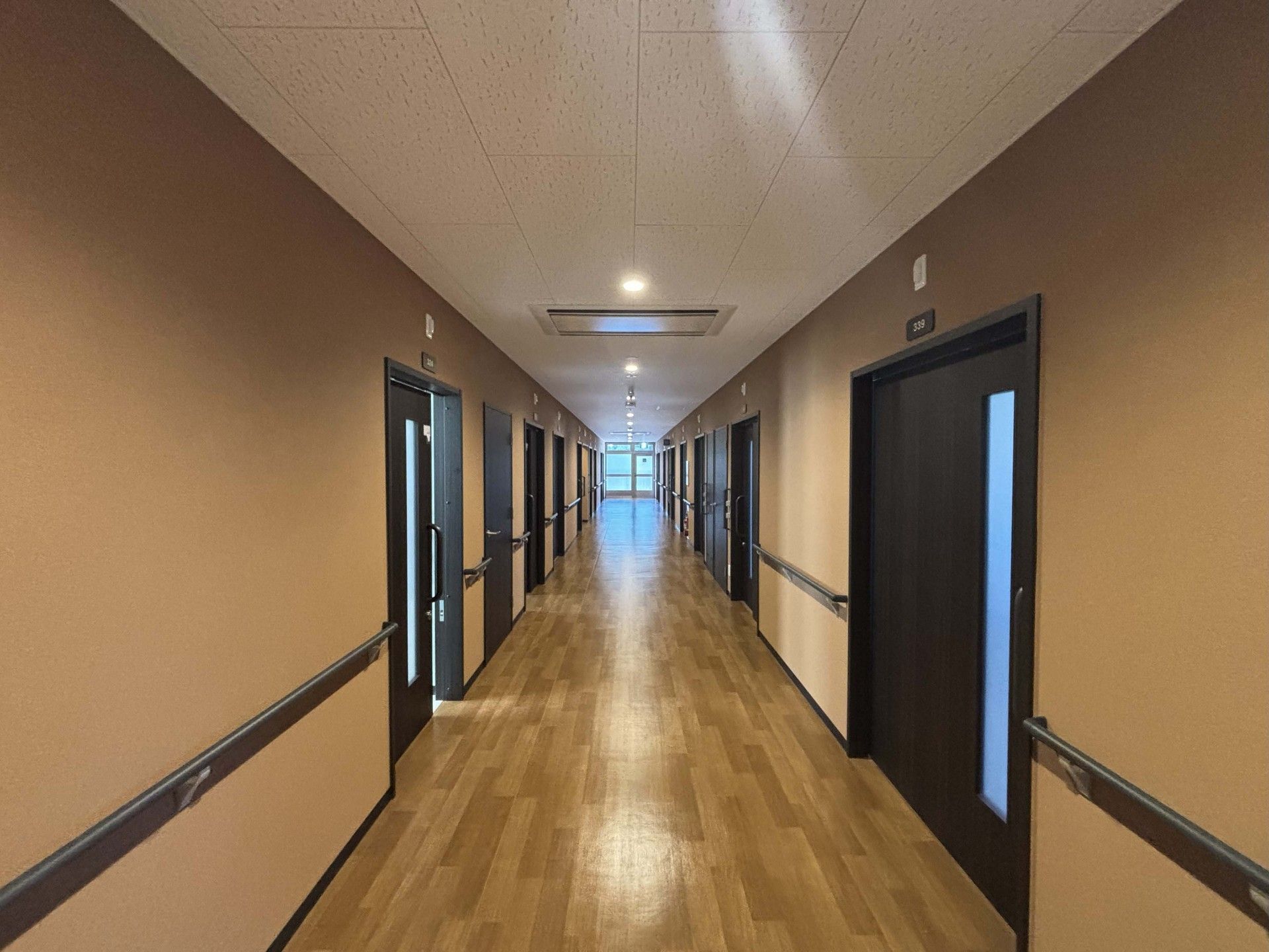 長い廊下の様子