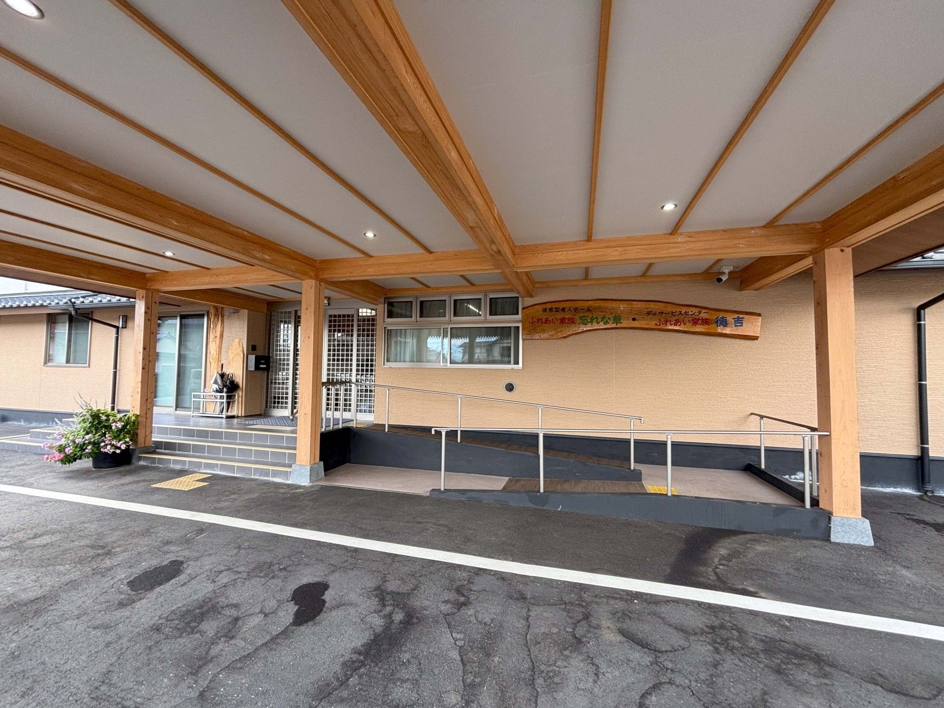 木の温もりを感じる玄関