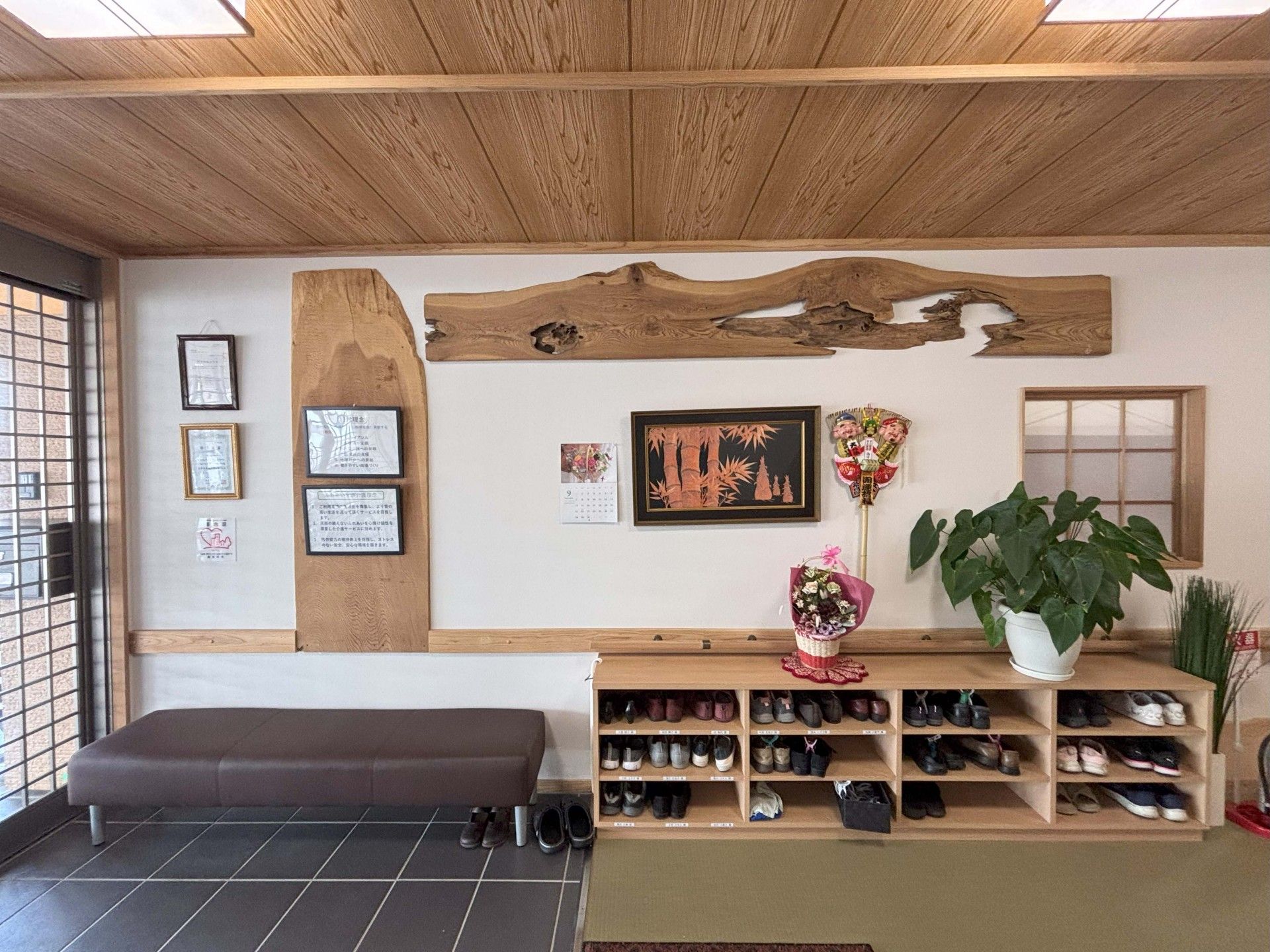 落ち着いた玄関スペース