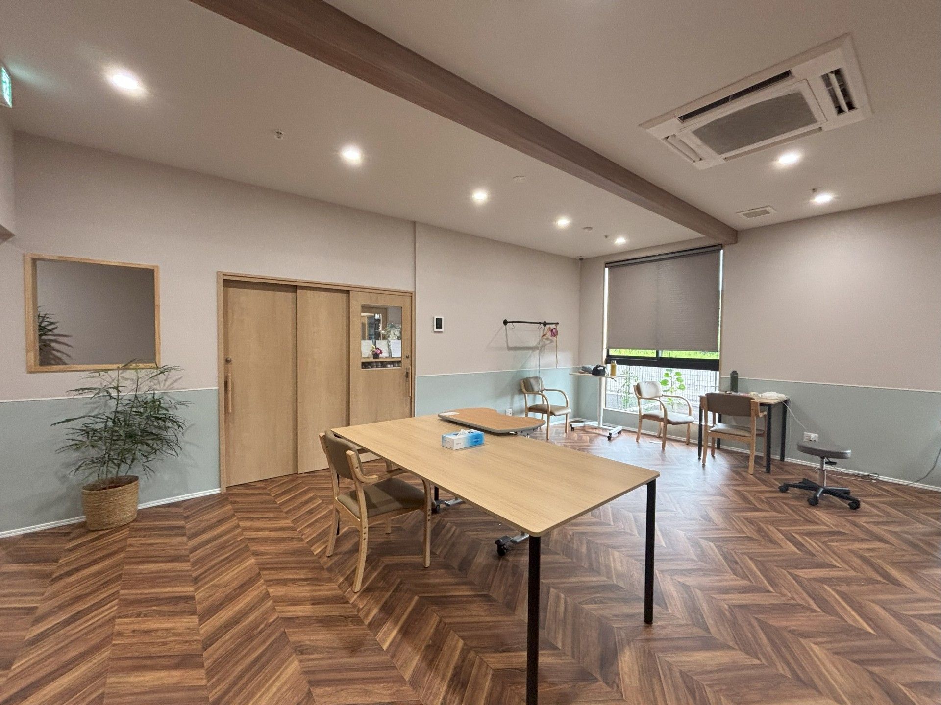 落ち着いた雰囲気の部屋