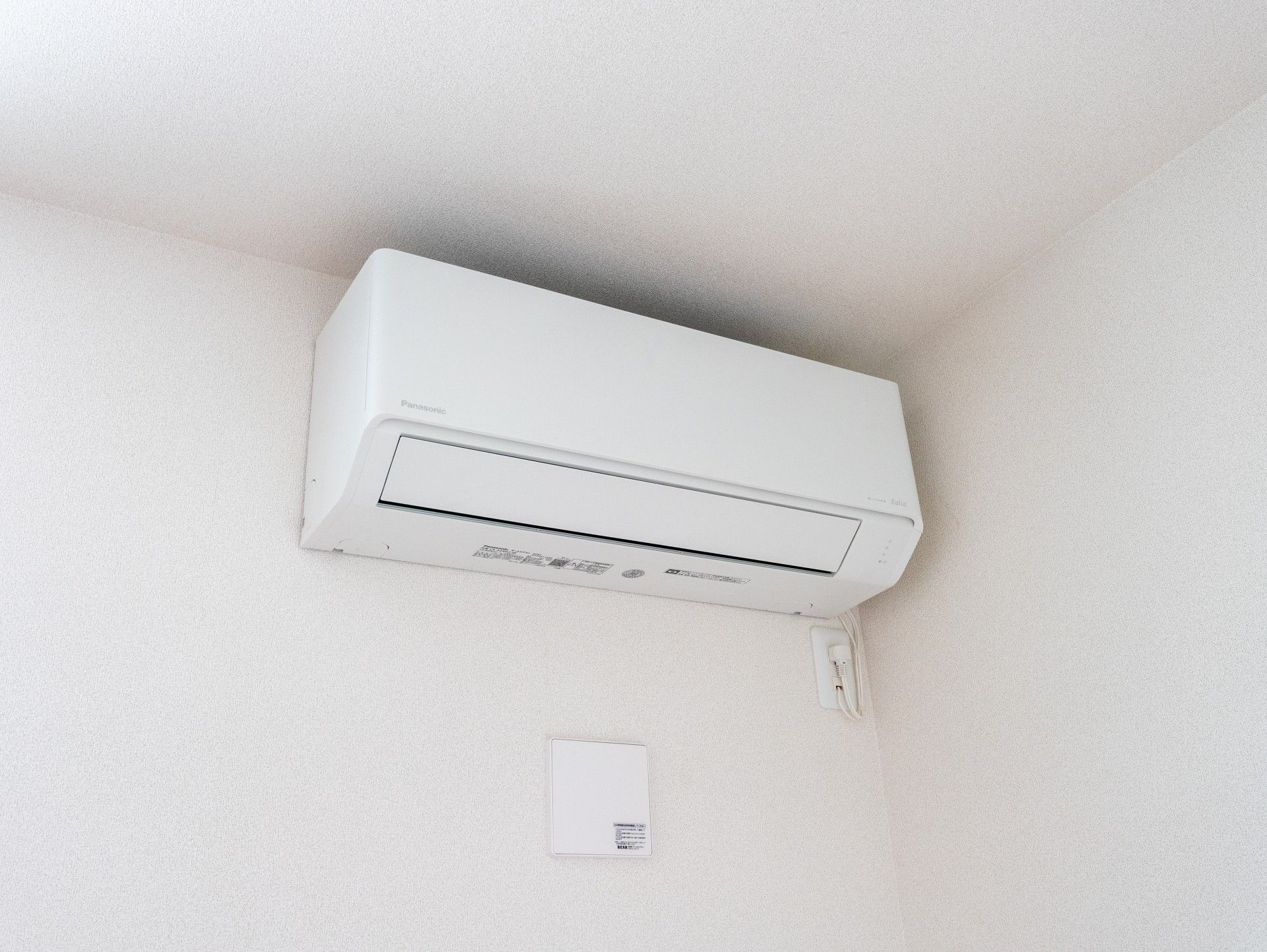 壁に設置されたエアコン