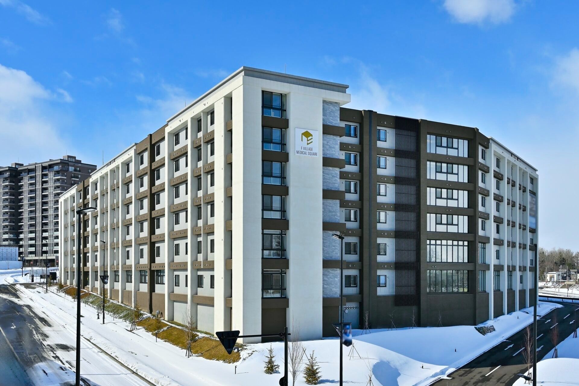 雪景色の建物外観