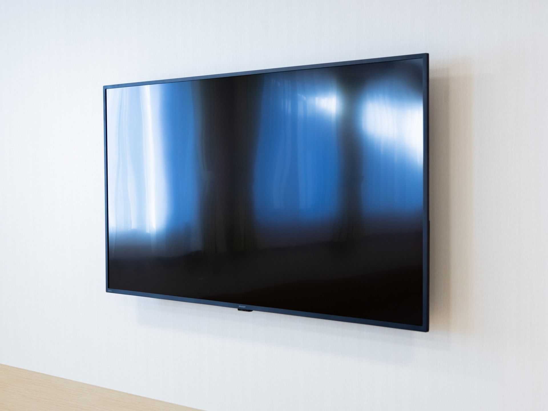 壁掛けテレビ